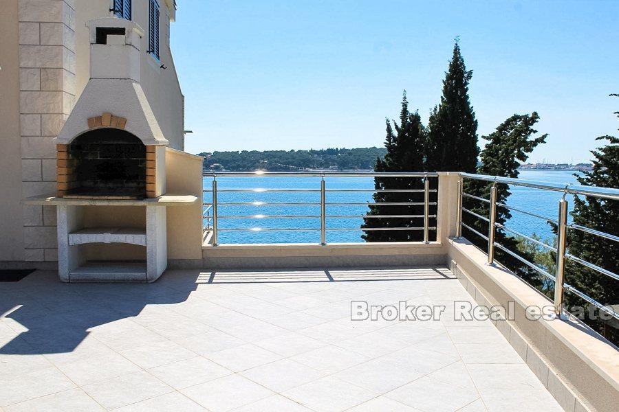 Rogoznica, apartment house first row to the sea