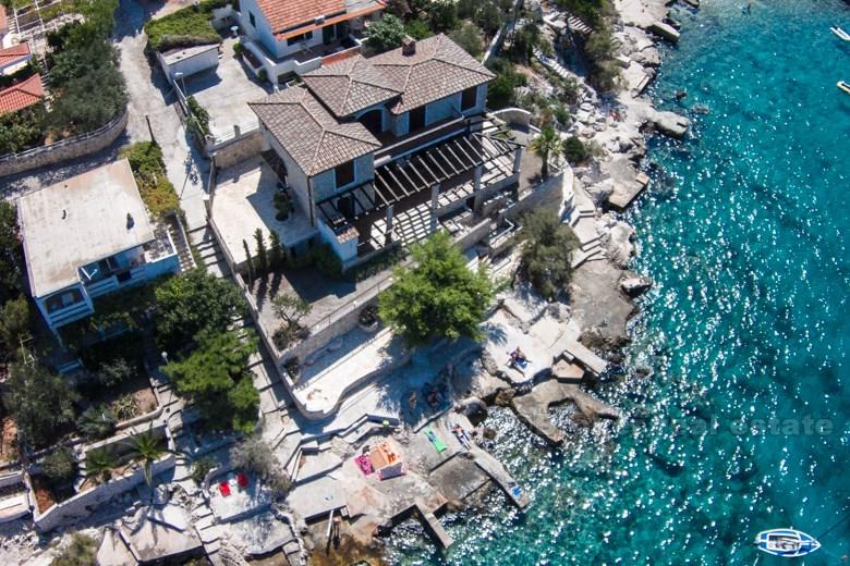 Rogoznica, středomořská vila u moře