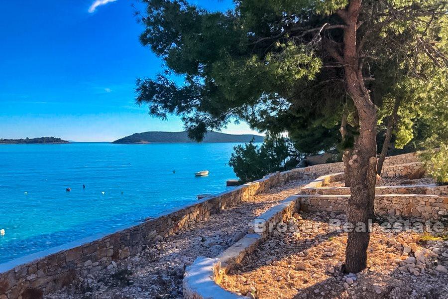 Rogoznica - Villa inachevée dans un emplacement exceptionnel