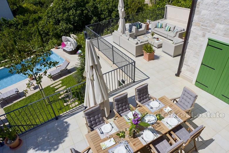 Ostrov Brač, vila s bazénem