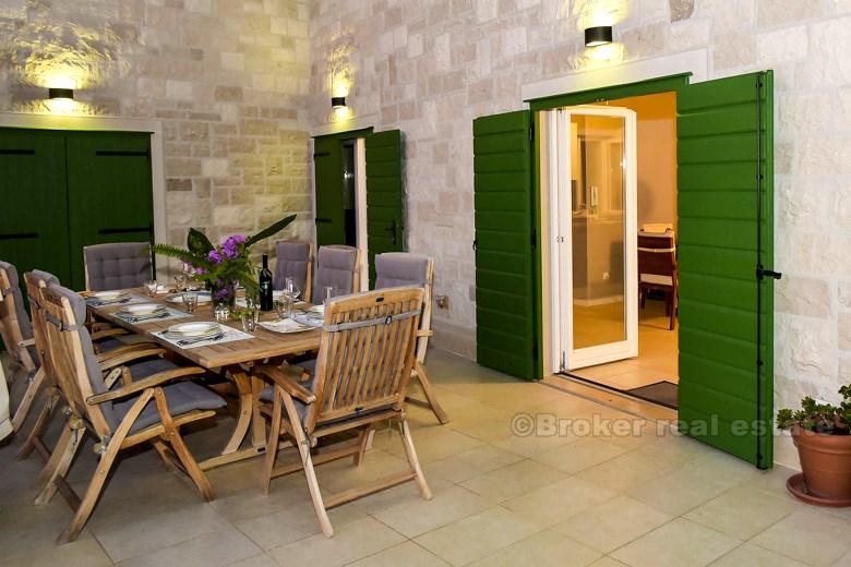 Ostrov Brač, vila s bazénem