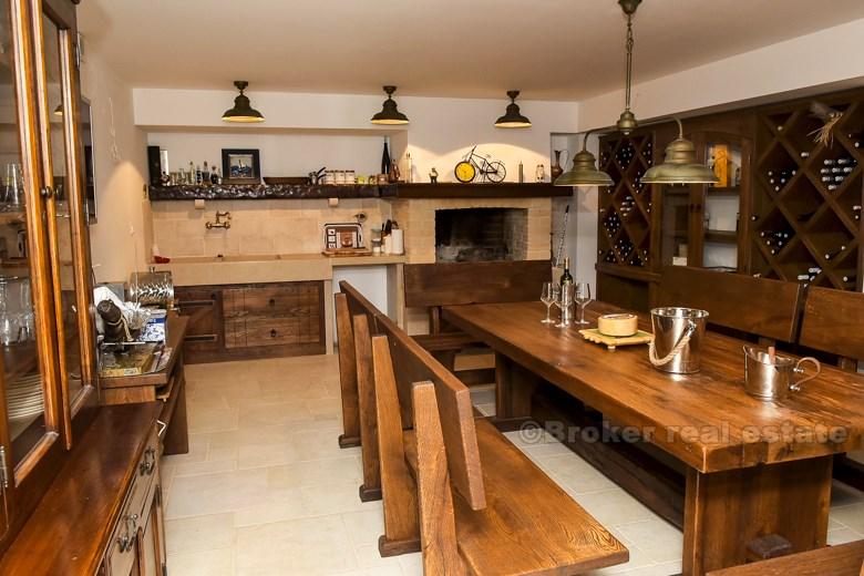 Ostrov Brač, vila s bazénem