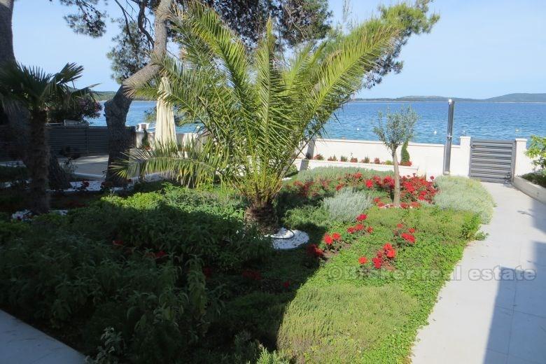 Rogoznica, villa eccezionale alla prima fila al mare