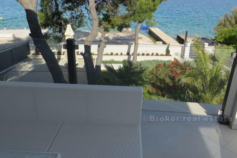 Rogoznica, Außergewöhnliche Villa in erster Reihe zum Meer