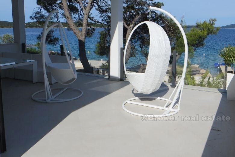 Rogoznica, Außergewöhnliche Villa in erster Reihe zum Meer