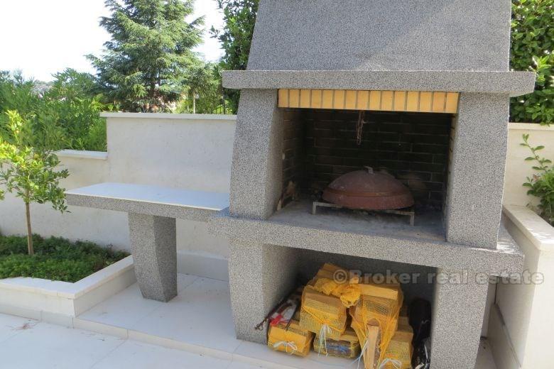 Rogoznica, Außergewöhnliche Villa in erster Reihe zum Meer