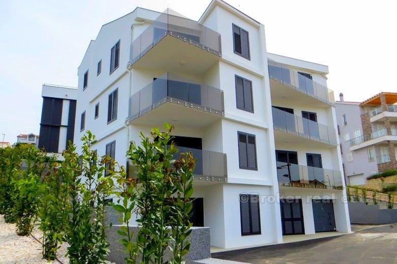 Primošten, 7 apartmana u centru