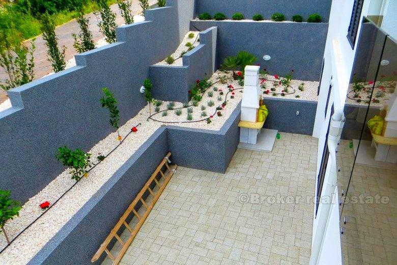 Primošten, 7 apartmana u centru