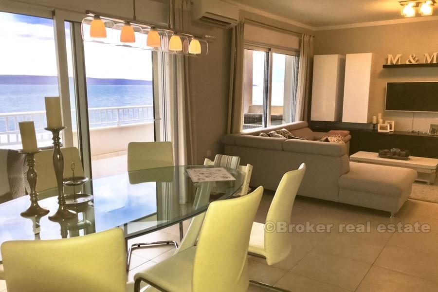 Ciovo - Beautiful apartment at first row to the sea