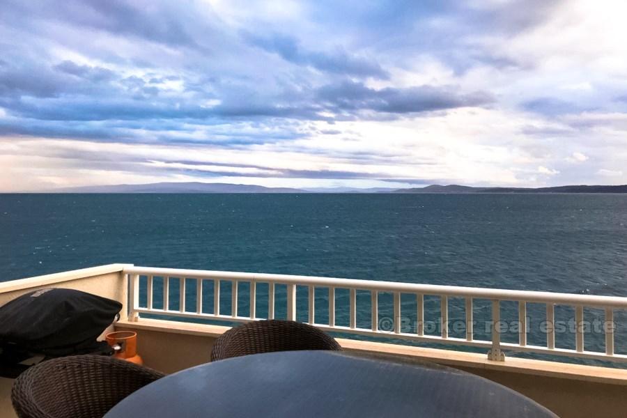 Ciovo - Beautiful apartment at first row to the sea