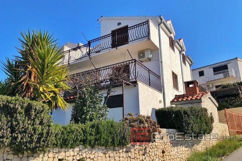 Rogoznica - Lijepa kuća s 3 apartmana