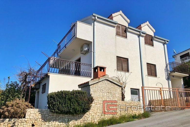 Rogoznica - Lijepa kuća s 3 apartmana