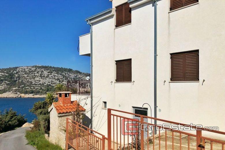 Rogoznica - Bella casa con 3 appartamenti