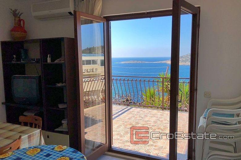 Rogoznica - Lijepa kuća s 3 apartmana