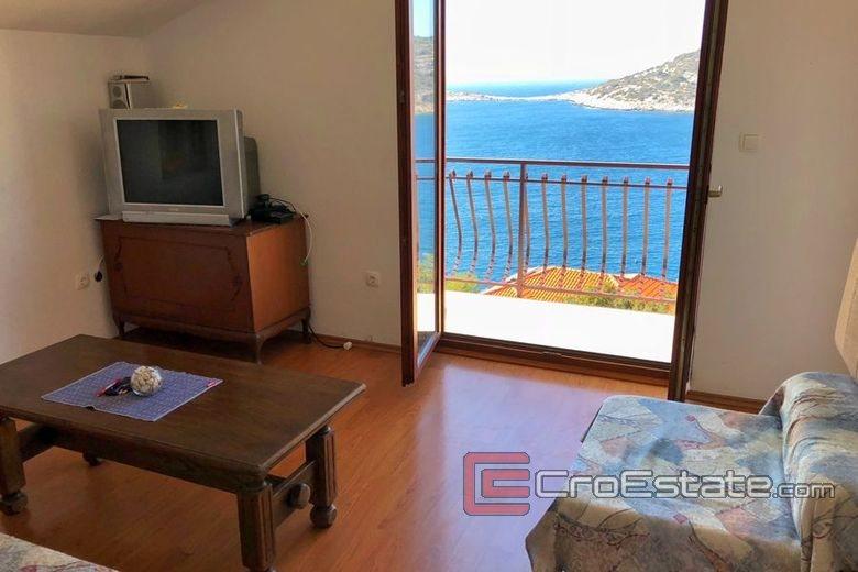 Rogoznica - Lijepa kuća s 3 apartmana