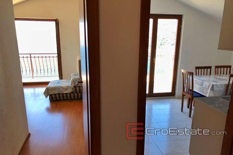 Rogoznica - Lijepa kuća s 3 apartmana