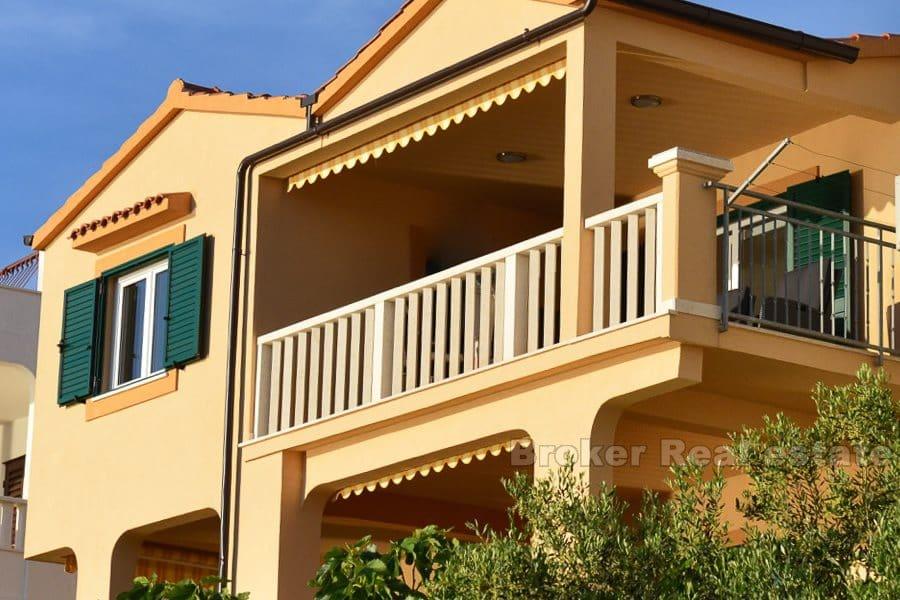 Rogoznica, schönes Haus mit schöner Aussicht