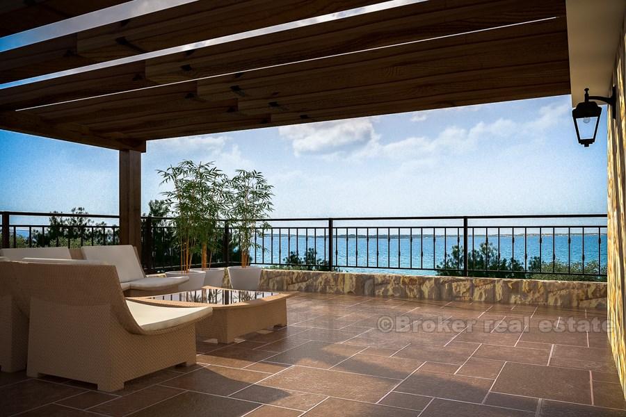 Rogoznica - Nuova villa tradizionale costruita con piscina