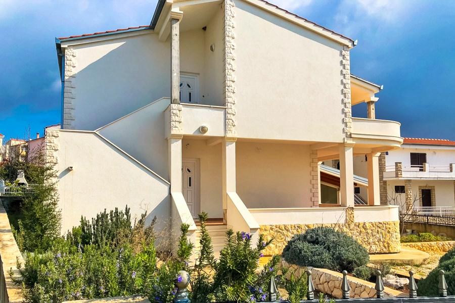 Рогозница - Прекрасный дом с видом на море