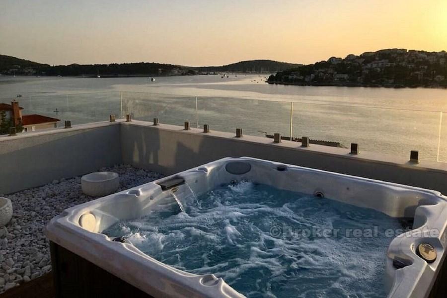 Rogoznica - úžasná vila s bazénem a výhledem na moře