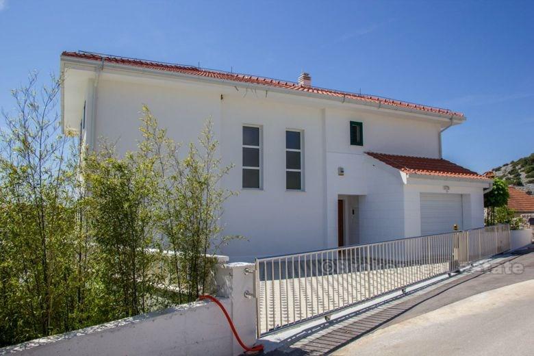 area Rogoznica. Bella villa vicino al mare