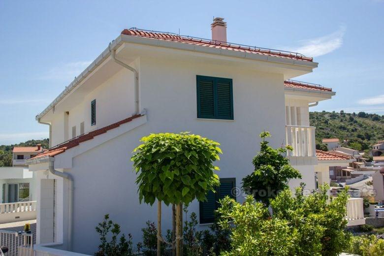 area Rogoznica. Bella villa vicino al mare