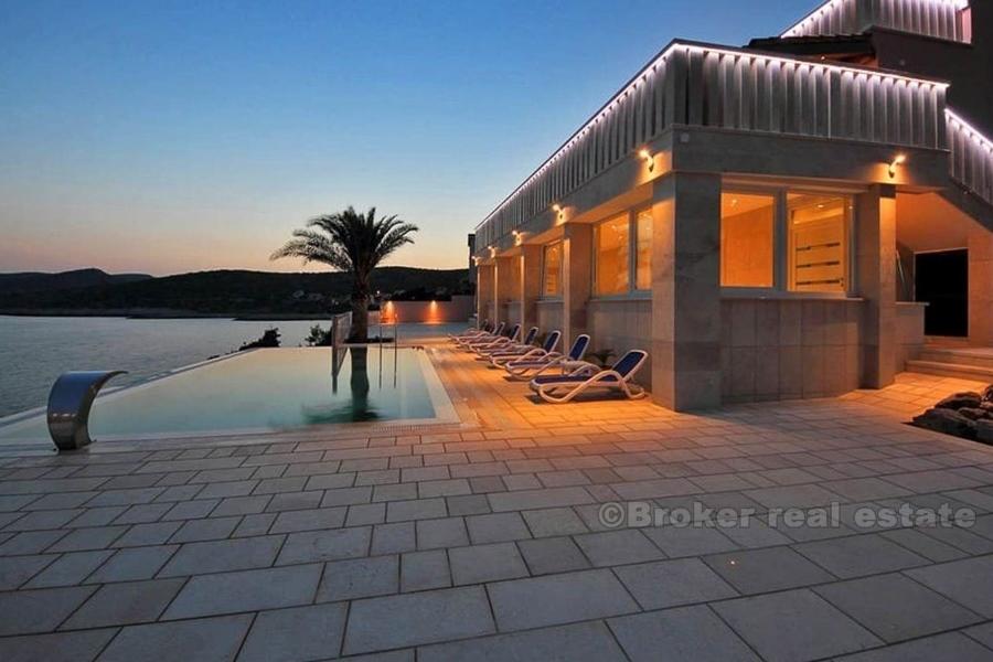 Korcula - Wspaniała willa w pierwszym rzędzie do morza