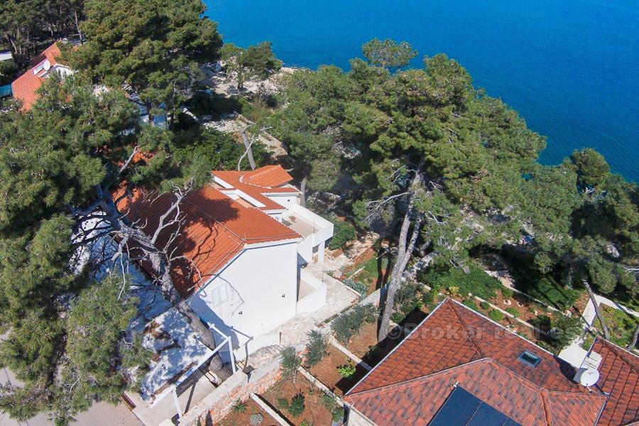 Hvar - Vakkert hus med 6 leiligheter, første rad til sjøen