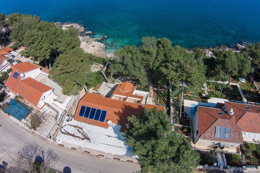 Hvar - Vakkert hus med 6 leiligheter, første rad til sjøen