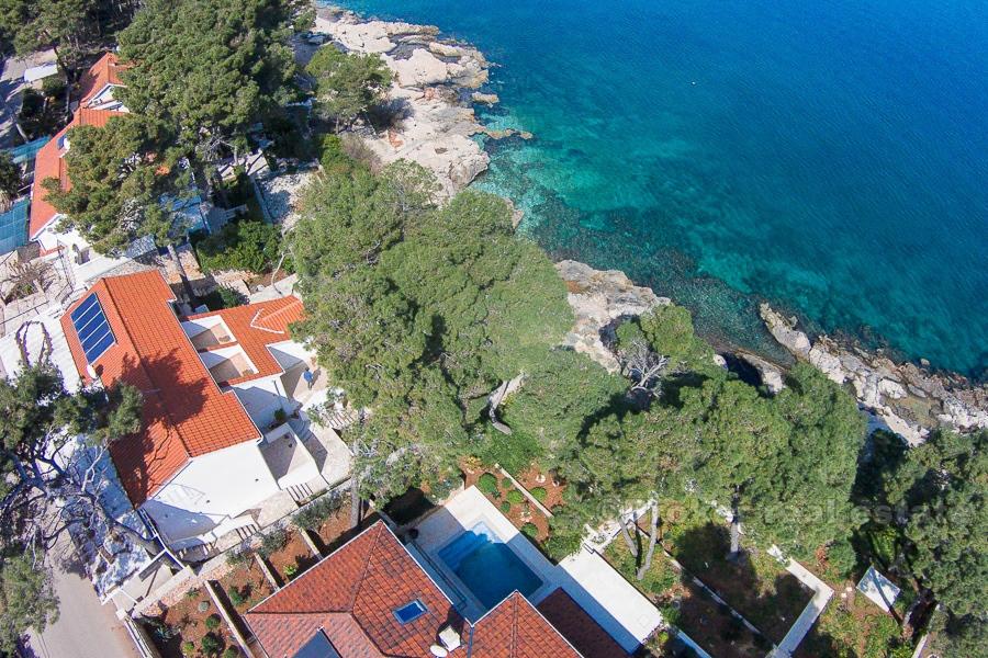 Hvar - Vakkert hus med 6 leiligheter, første rad til sjøen