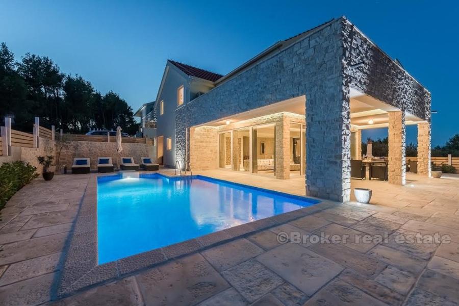 Hvar - Nowoczesna willa z tradycyjnym akcentem
