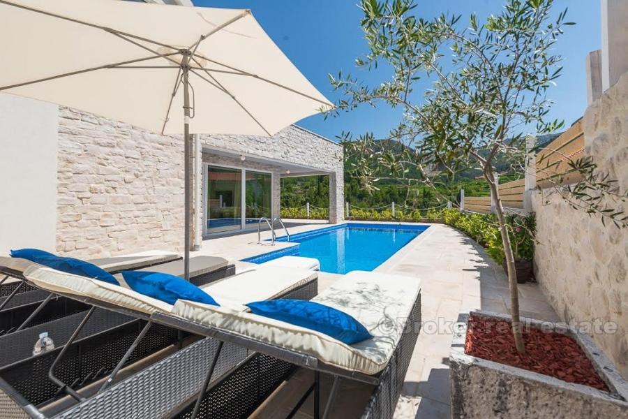 Hvar - Nowoczesna willa z tradycyjnym akcentem