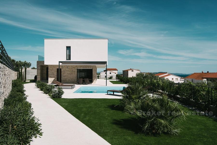 Šibenik - Izvanredna moderna vila s bazenom