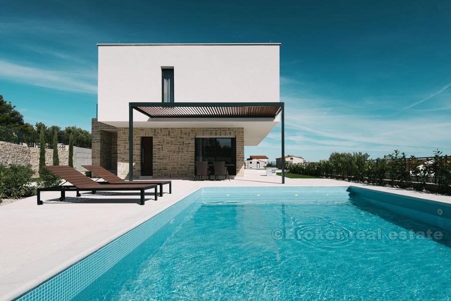 Šibenik - Izvanredna moderna vila s bazenom