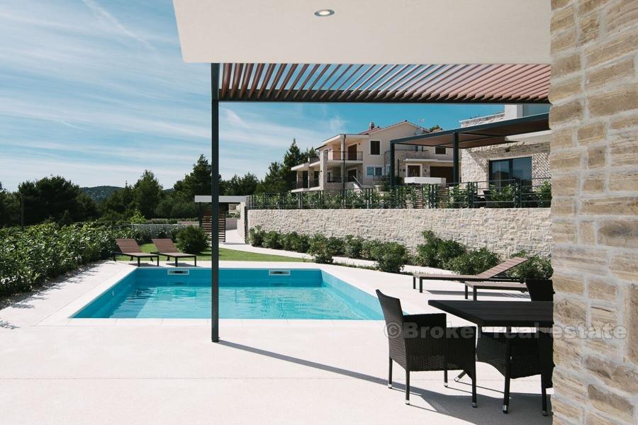 Šibenik - Izvanredna moderna vila s bazenom