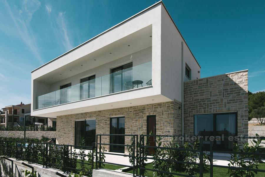 Šibenik - Izvanredna moderna vila s bazenom