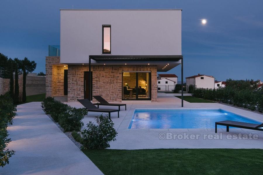 Šibenik - Izvanredna moderna vila s bazenom