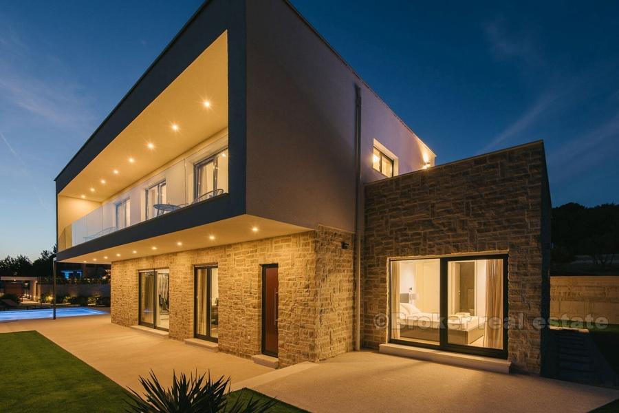 Šibenik - Izvanredna moderna vila s bazenom