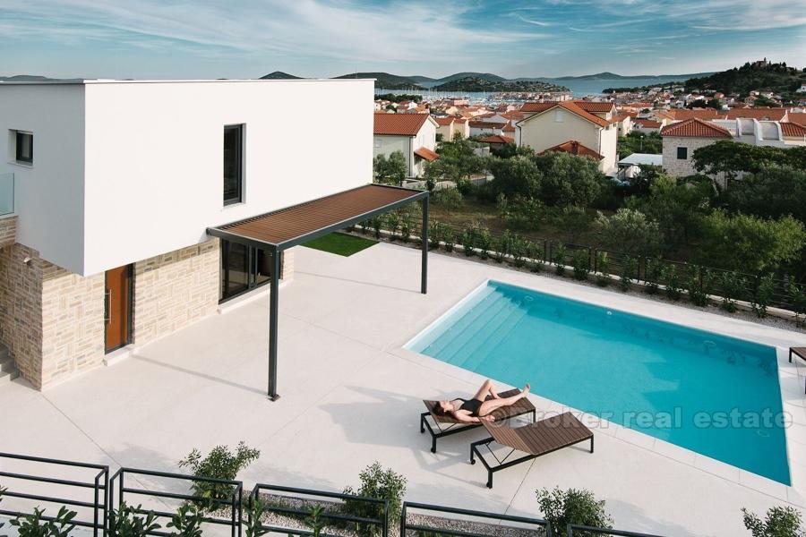Šibenik - Izvanredna moderna vila s bazenom
