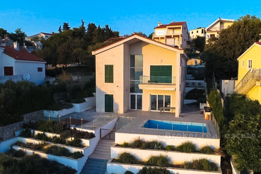 Ciovo - Luxusná vila v tradičnom štýle s bazénom