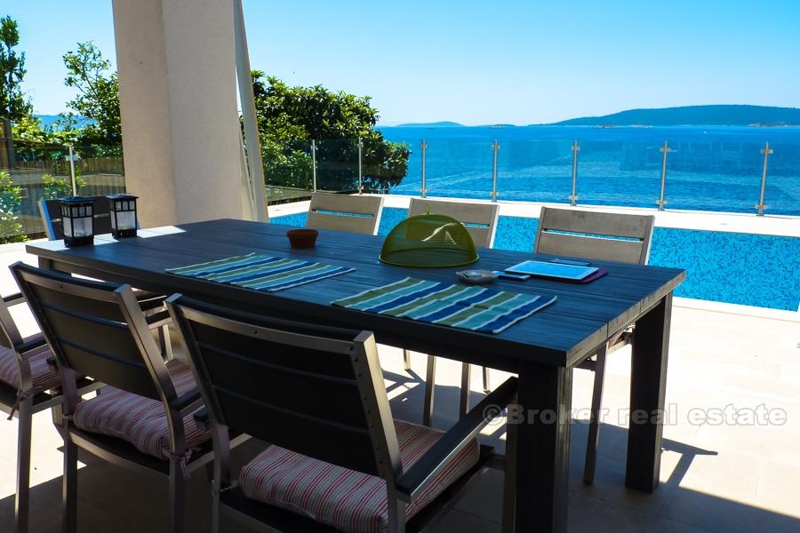 Ciovo - Luxusná vila v tradičnom štýle s bazénom