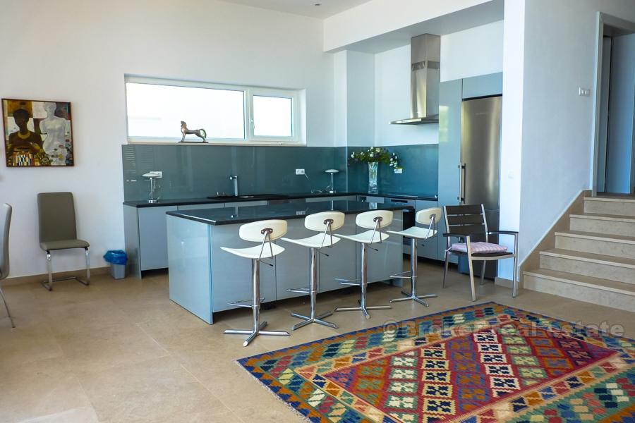 Ciovo - Luxusná vila v tradičnom štýle s bazénom