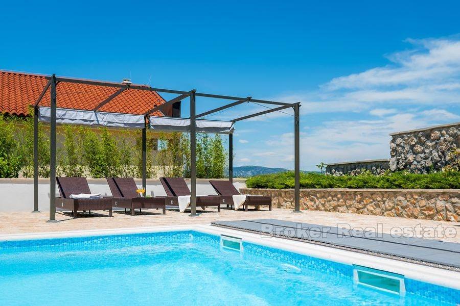 Murter - Nydelig steinhus med svømmebasseng