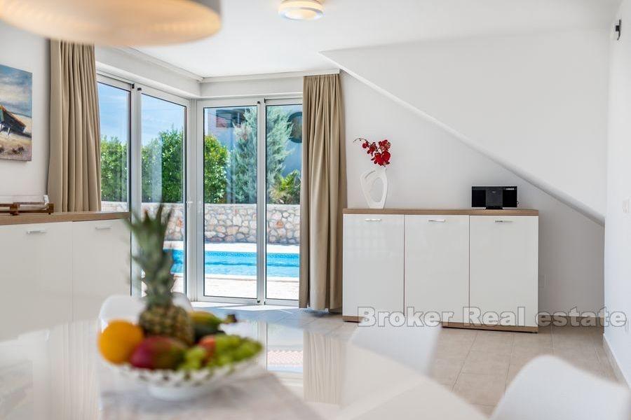 Murter - Nydelig steinhus med svømmebasseng