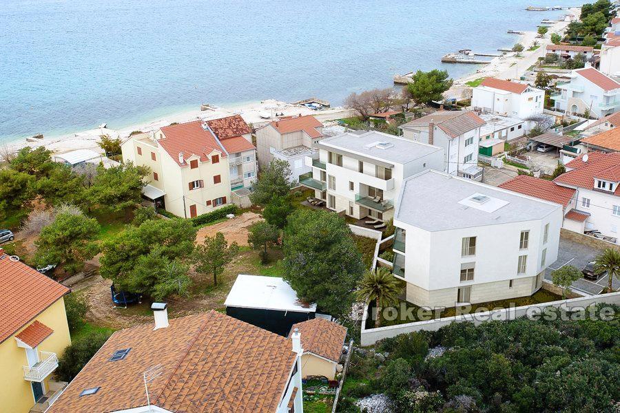 Nedaleko Šibeniku, dvoupokojový apartmán u moře