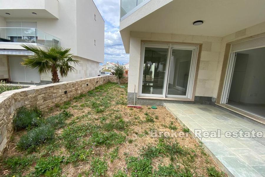 Niedaleko Sibenika, dwupokojowe mieszkanie blisko morza