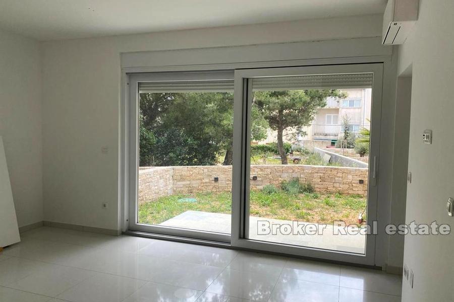 Niedaleko Sibenika, dwupokojowe mieszkanie blisko morza