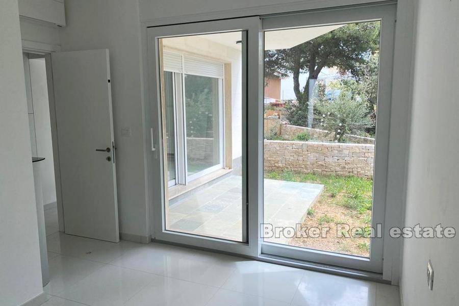 Niedaleko Sibenika, dwupokojowe mieszkanie blisko morza