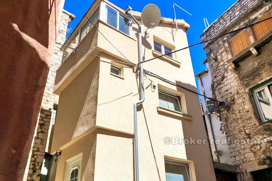 Šibenik - Dom v starej časti Šibeniku