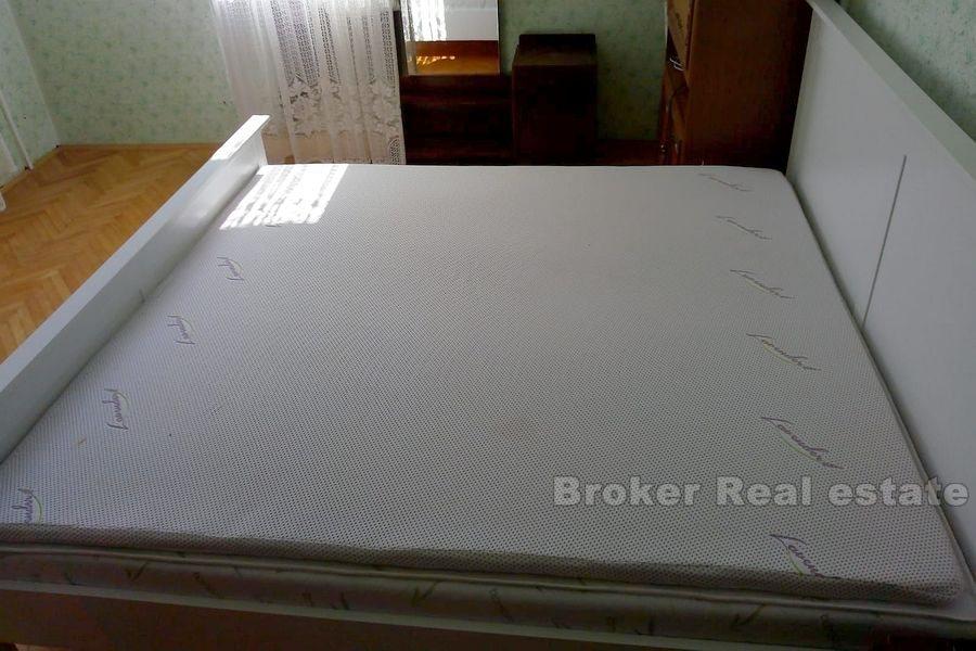 Vis - Belle maison en pierre au premier rang de la mer